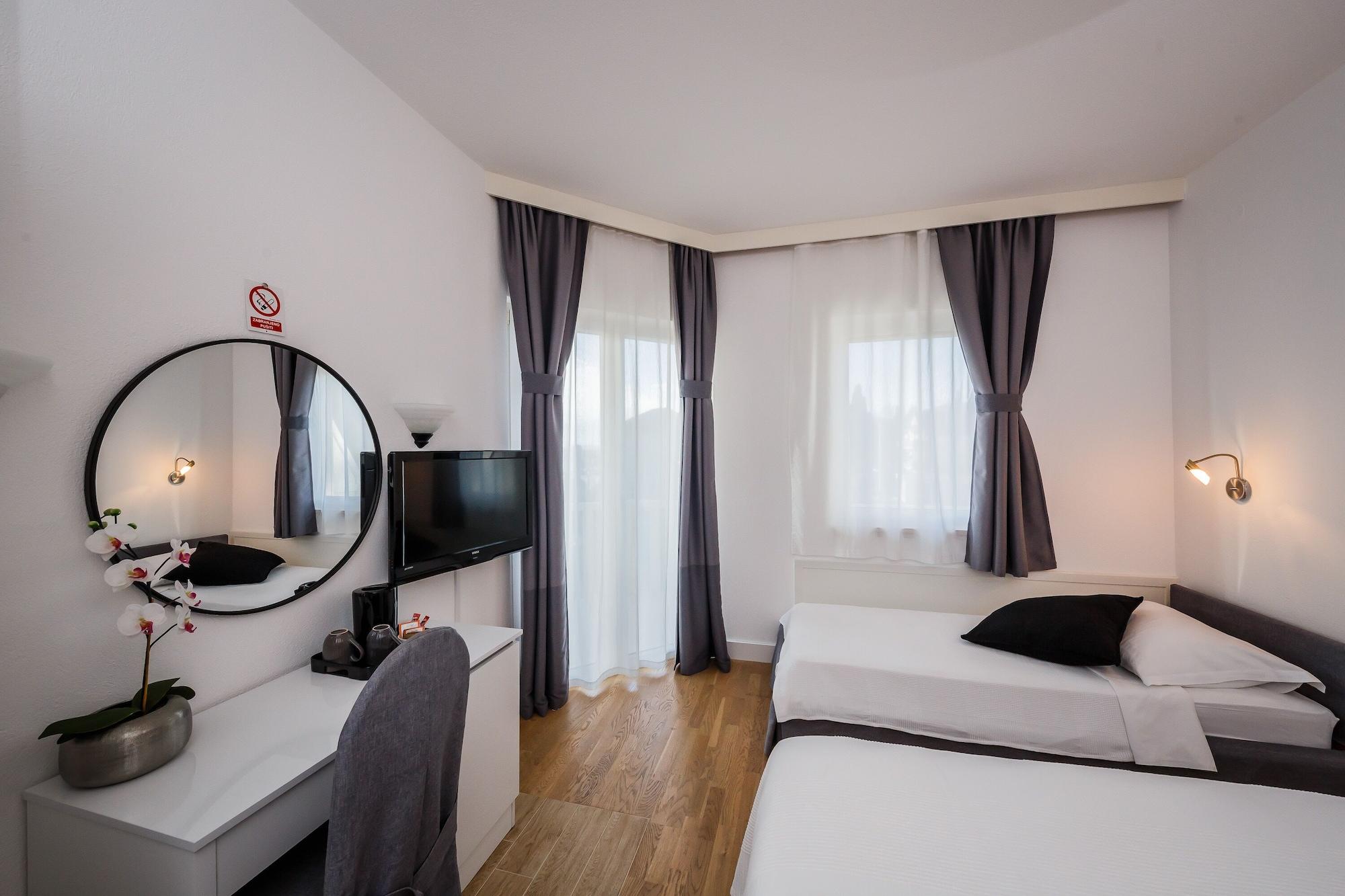 Hotel Villa Zarko Kaštel Stari Dış mekan fotoğraf