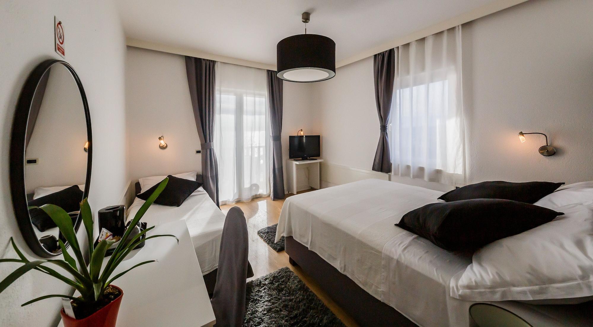 Hotel Villa Zarko Kaštel Stari Dış mekan fotoğraf